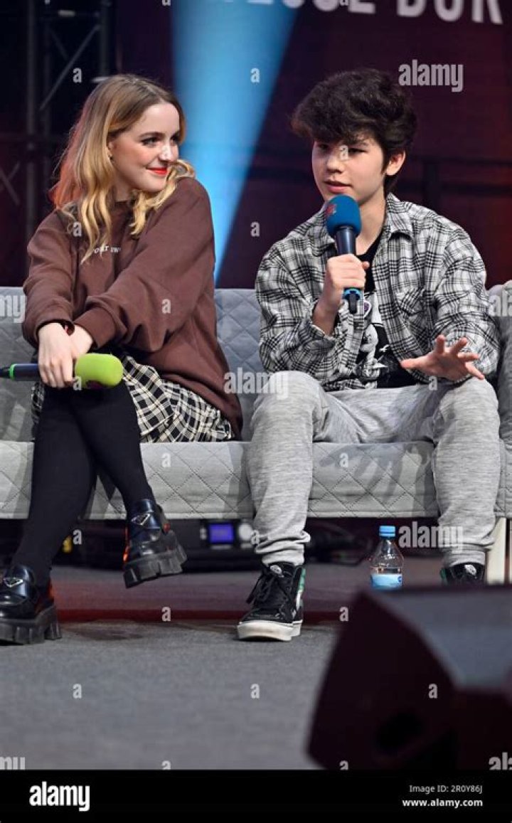 Mckenna Grace & Logan Kim