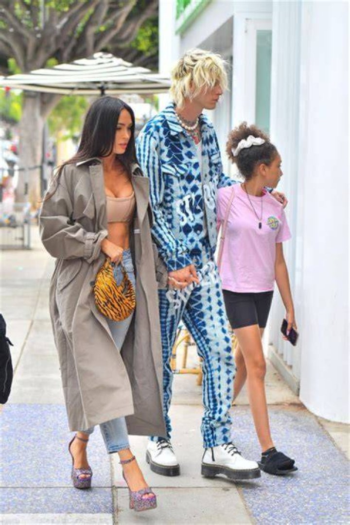 Megan Fox Joins Machine Gun Kelly & His Daughter Casie For Dinner Date – Hollywood Life