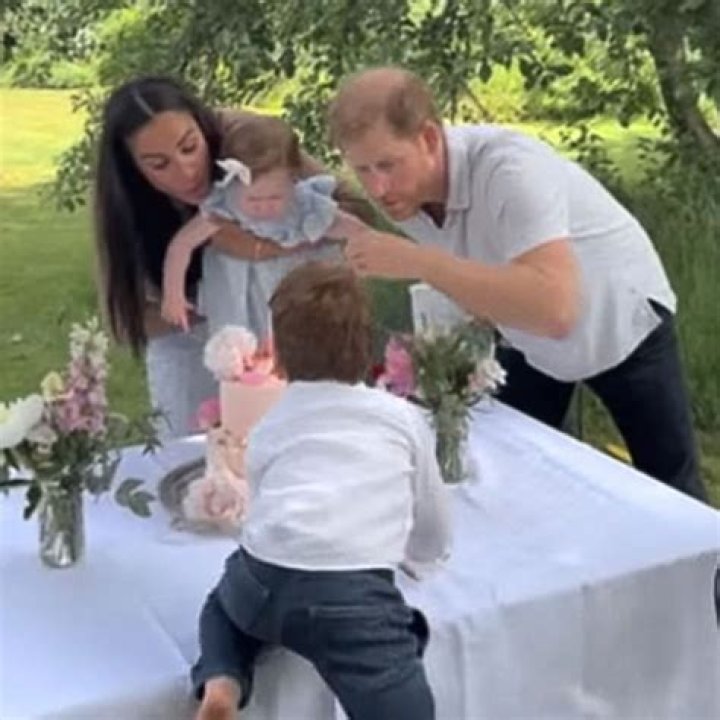 Meghan Markle Cradles Archie Over Her Baby Bump In Sweet New Maternity Pic With Prince Harry