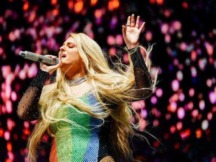 Meghan Trainor singing