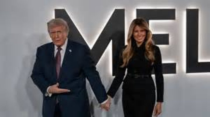 Melania Trump Shuts Down Donald&rsquo;s Attempt To Hold Her Hand Again & It&rsquo;s Cringeworthy &mdash; Watch