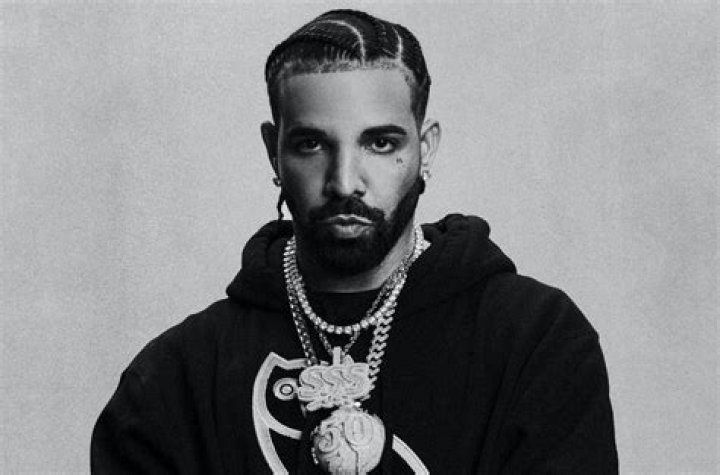 Mia Khalifa Calls Out Drake For Wanting To Hook Up — Sent Her Instagram Message – Hollywood Life