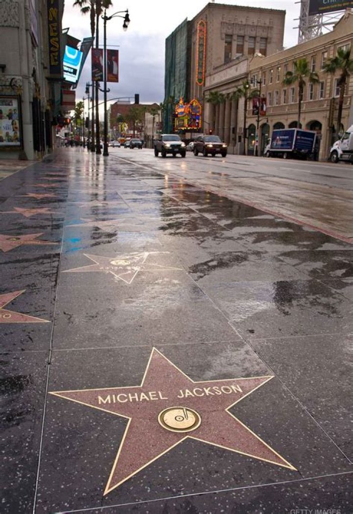 Michael Jackson – Hollywood Life