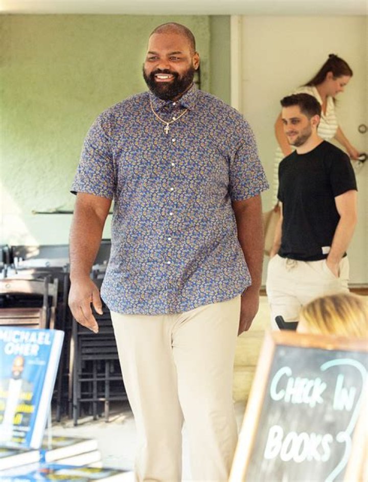 Michael Oher Attends His Book Signing After Suing The Tuohys – Hollywood Life