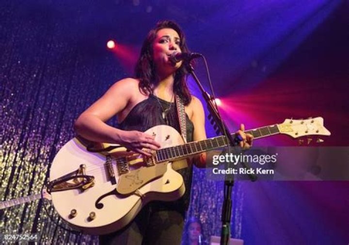 Michelle Branch Performs