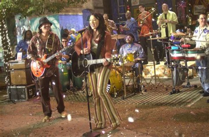 Michelle Branch Sings And Plays Guitar