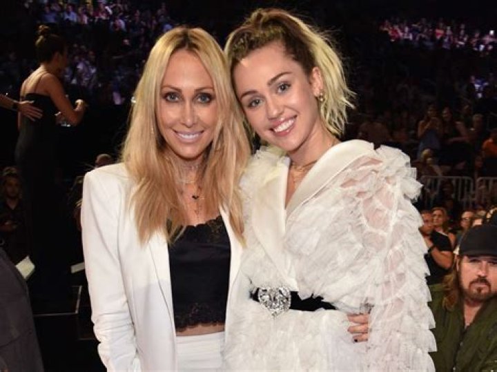 Miley Cyrus & Tish