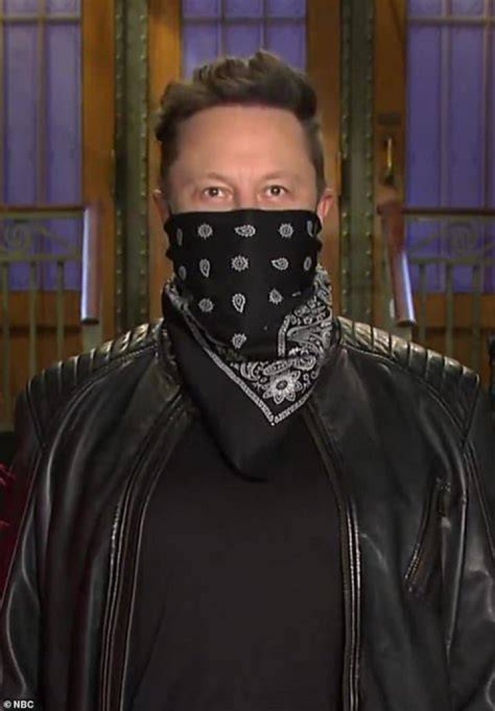 Miley Cyrus & Elon Musk: The Special ‘SNL’ Courtesy She’s Giving Him After Becoming Friends