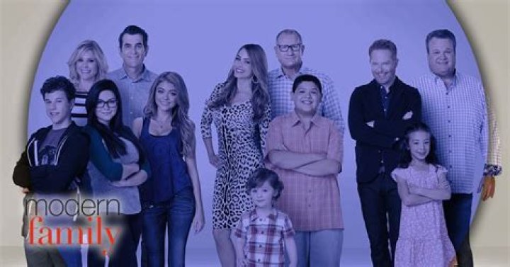 MODERN FAMILY - "New Kids on the Block" - Haley is determined to follow the advice in her parenting books with the twins, but Phil and Claire think their old methods are better. Meanwhile, Manny is set to direct Jay's dog bed commercial in the hopes of winning his ex-girlfriend back on the season premiere of "Modern Family," WEDNESDAY, SEPT. 25 (9:00-9:31 p.m. EDT), on ABC. (ABC/Tony Rivetti) TY BURRELL, JULIE BOWEN
