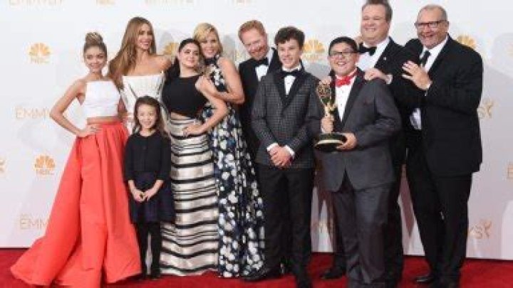 ‘Modern Family’ Sarah Hyland — Leaning On Costars After Matt Prokop Abuse – Hollywood Life