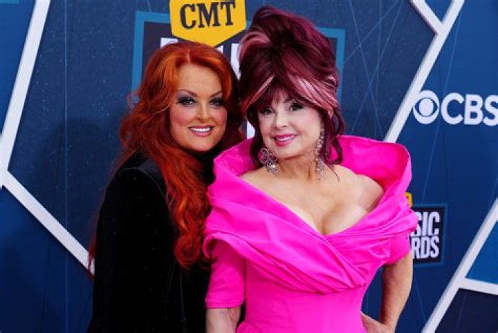 Naomi & Wynonna Judd At Kenny Rogers&rsquo; Farewell Show