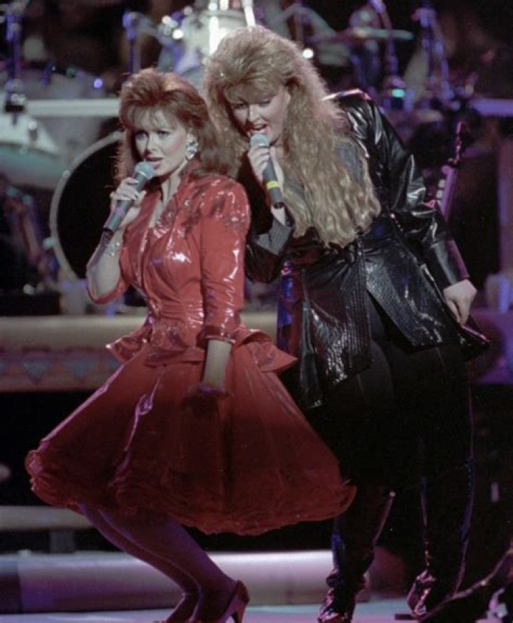Naomi Judd’s Life In Photos – Hollywood Life