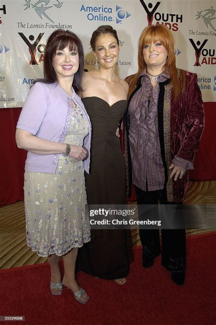 Naomi Judd With Daughters Ashley & Wynonna