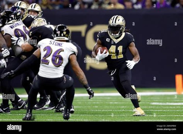New Orleans Saints Running Back Reggie Bush is Congratulated by Team-mates After Scoring His Fourth Touchdown in the Fourth Quarter Against the San Francisco 49ers at the Louisiana Superdome in New Orleans Louisiana Sunday 03 December 2006 the Saints Won 34-10 to Improve Their Record to 8-4 Usa Nfl 49ers - Saints - Dec 2006