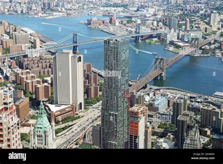 New York, NY - Two of Hollywood's biggest stars, Brad Pitt and George Clooney pair up in NYC to film the upcoming Jon Watts project, "Wolves." Pictured: Brad Pitt, George Clooney BACKGRID USA 24 JANUARY 2023 BYLINE MUST READ: BlayzenPhotos / BACKGRID USA: +1 310 798 9111 / UK: +44 208 344 2007 / *UK Clients - Pictures Containing Children Please Pixelate Face Prior To Publication*