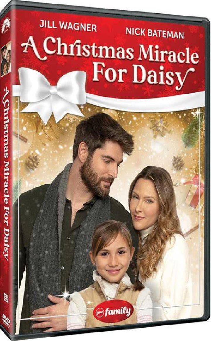 Nick Bateman On Being A Dad & ‘A Christmas Miracle For Daisy’ – Hollywood Life