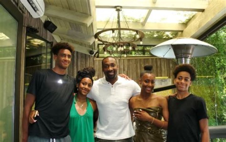 Nick Young Taunts Gilbert Arenas By Getting Cozy With His Ex Laura Govan — Pic