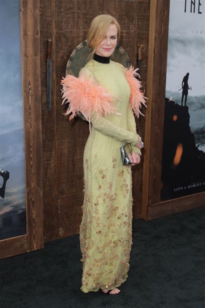 Nicole Kidman Rocks Feathered Dress At ‘The Northman’ Premiere – Hollywood Life