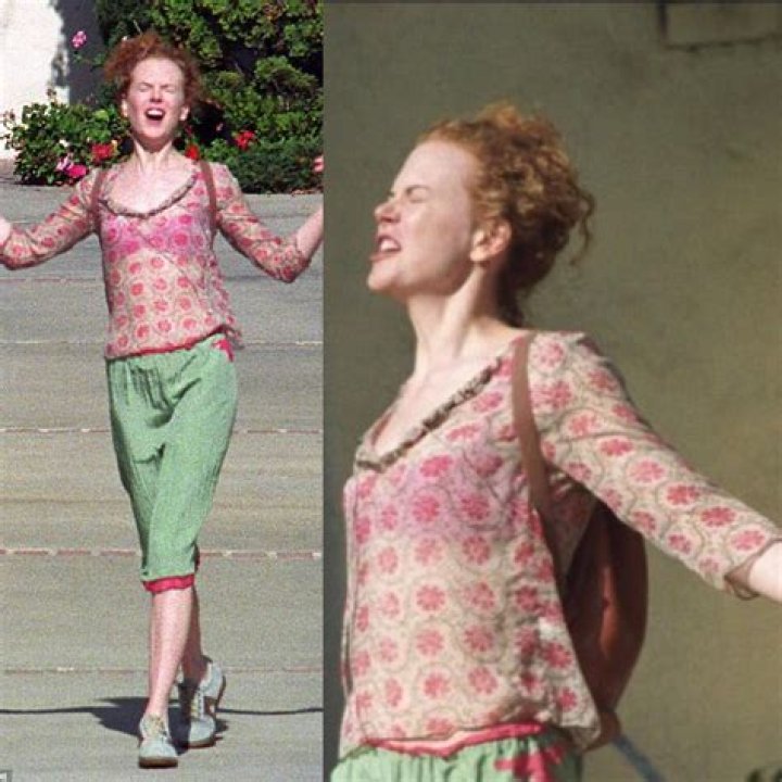 Nicole Kidman walking outside with keith Urban and their daughters