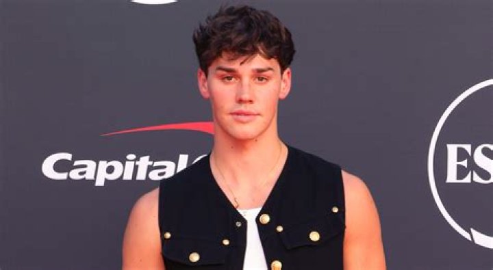 Noah Beck