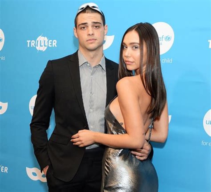 noah centineo, alexis ren