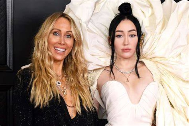 Noah Cyrus and Tish Cyrus