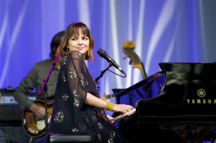 Norah Jones plays Hamburg, Germany