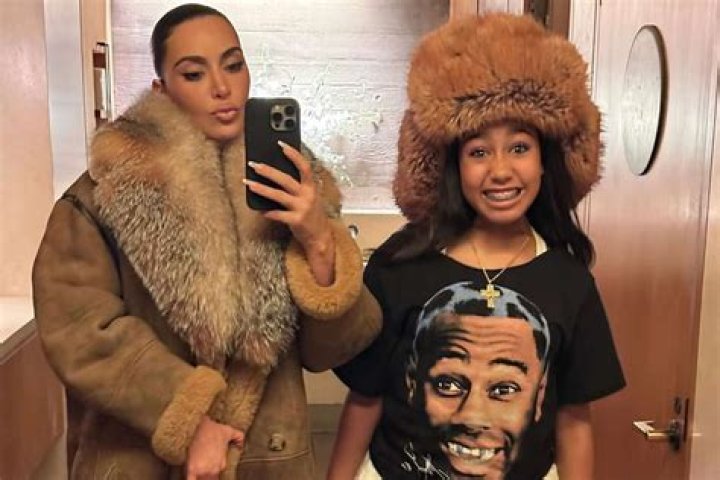 North West Holding Kim Kardashian&rsquo;s Hand