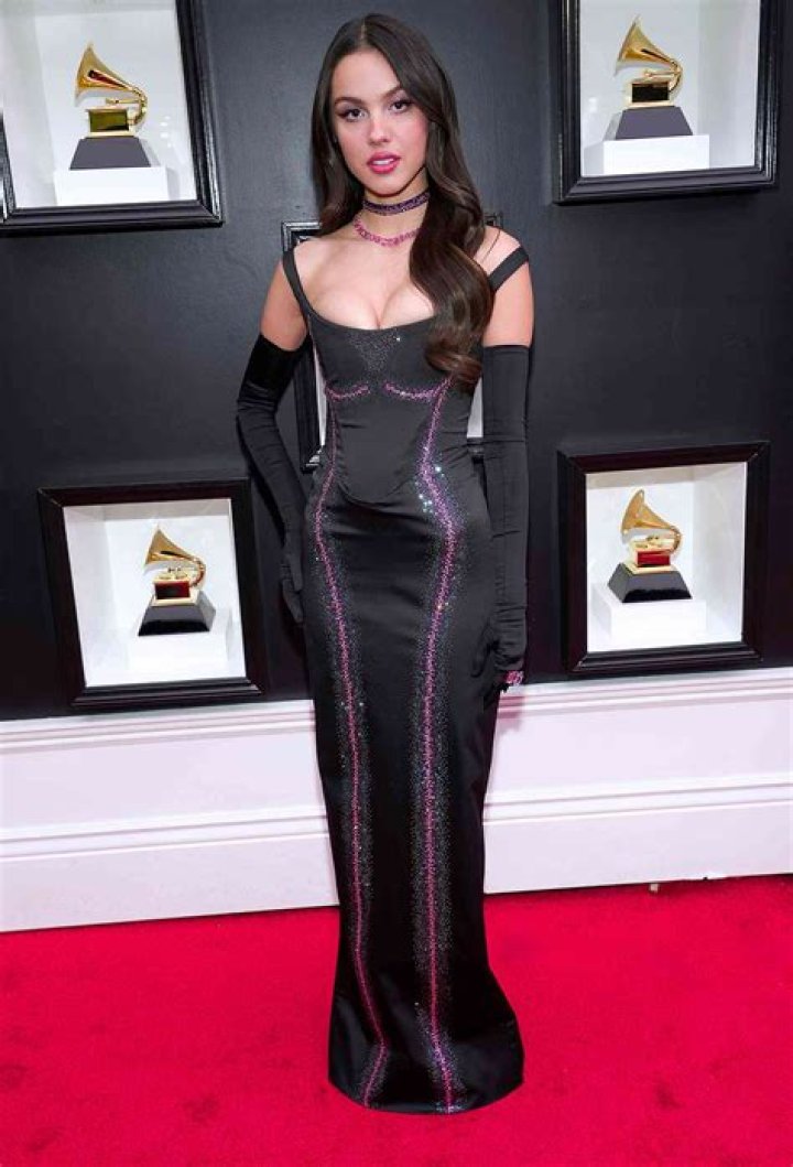 olivia black dress grammys
