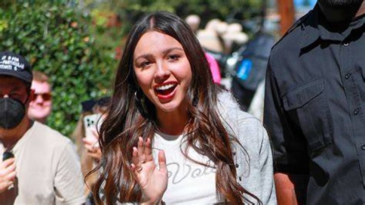 Olivia Rodrigo Channels Britney Spears’ Schoolgirl Look: Photos – Hollywood Life