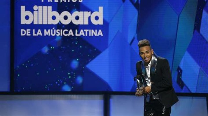 Ozuna Accepts Award At Billboard Latin Music Awards