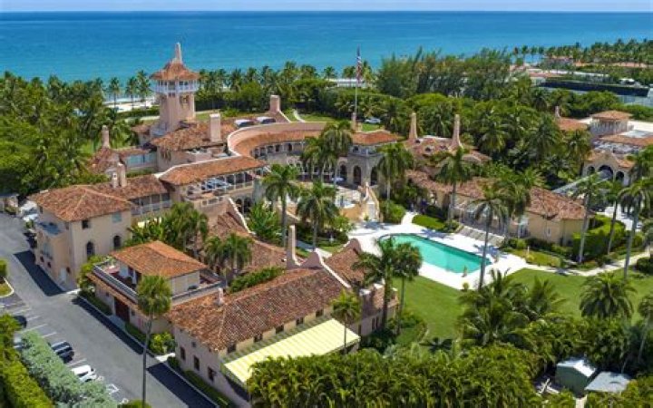 Palm Beach, FL - Donald Trump, Tiffany, Ivanka, and Melania Trump during Tiffany Trump and Michael Boulos's wedding in Palm Beach. Pictured: Tiffany Trump, Donald Trump, Ivanka Trump, Melania Trump BACKGRID USA 12 NOVEMBER 2022 USA: +1 310 798 9111 / UK: +44 208 344 2007 / *UK Clients - Pictures Containing Children Please Pixelate Face Prior To Publication*