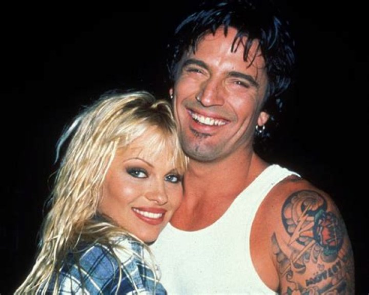 PAMELA ANDERSON AND TOMMY LEEPAMELA ANDERSON AND TOMMY LEE ON TOP OF THE EMPIRE STATE BUILDING, NEW YORK, AMERICA - 1995