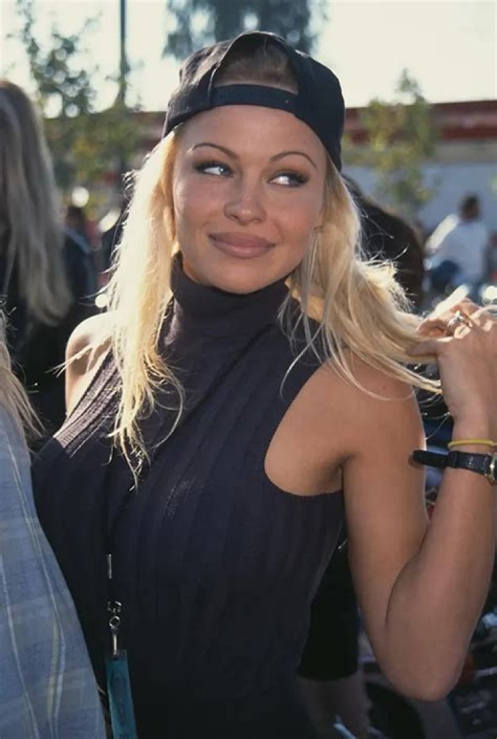 Pamela Anderson Inspired – Photos – Hollywood Life