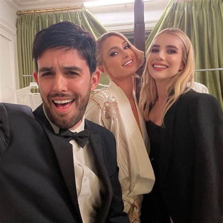 Paris Hilton & Emma Roberts