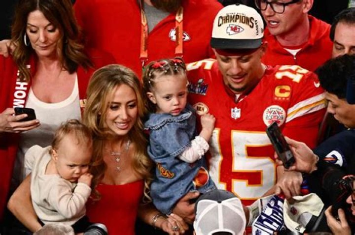 Patrick Mahomes With Wife & Daughter