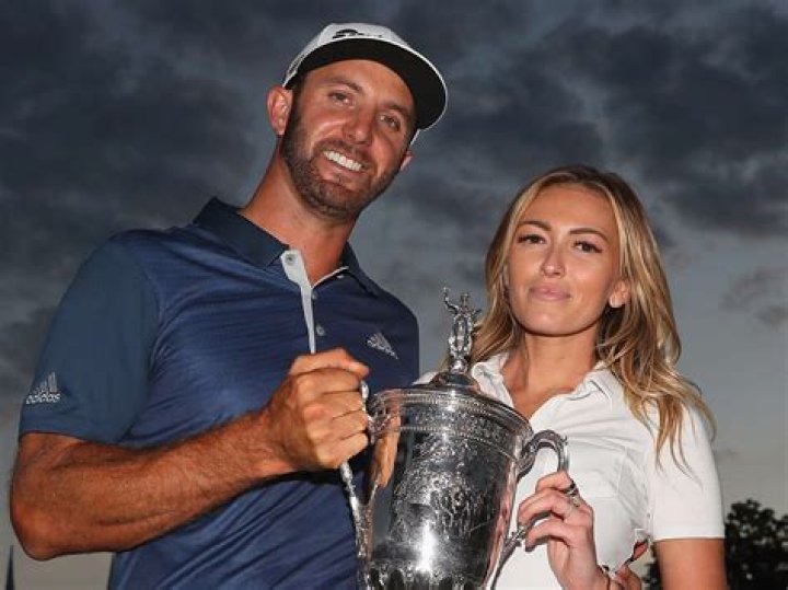 Paulina Gretzky & Dustin Johnson Kiss