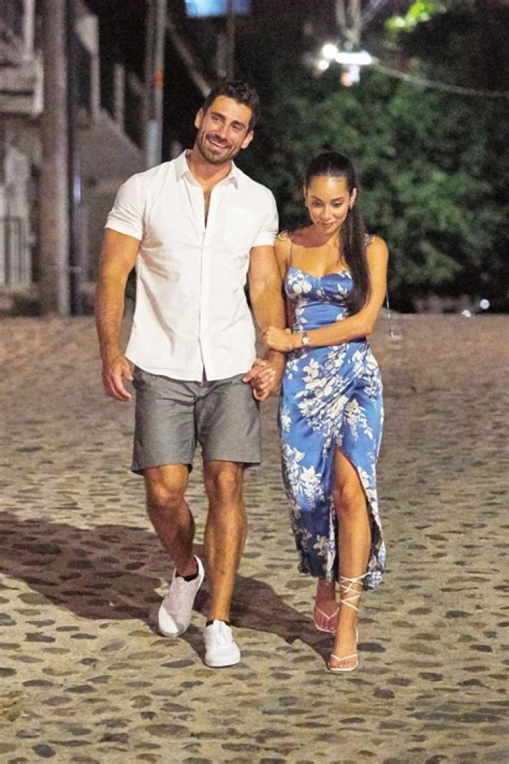 PDA Photos For Season 8 – Hollywood Life