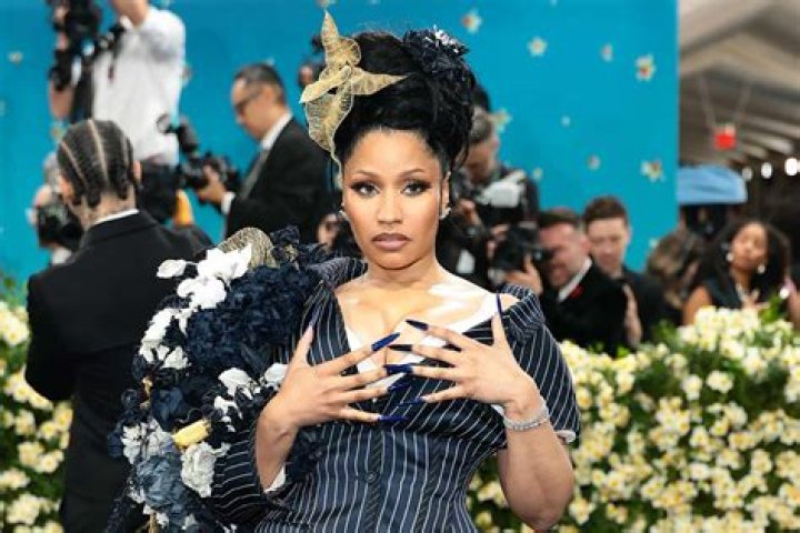 [PHOTOS] Nicki Minaj’s Dress At The Met Gala — Massive Cleavage Spills Out – Hollywood Life