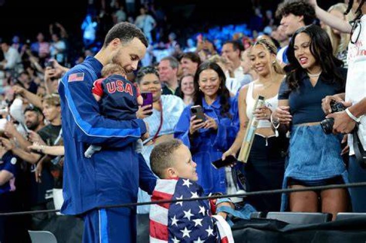 Photos Of Stephen Curry & More – Hollywood Life