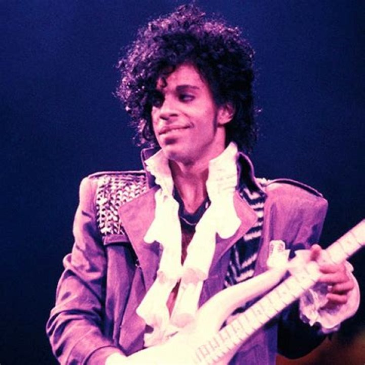 Photos Of The Iconic Musician – Hollywood Life
