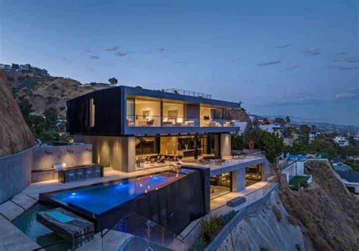 Photos Of The Mansion – Hollywood Life
