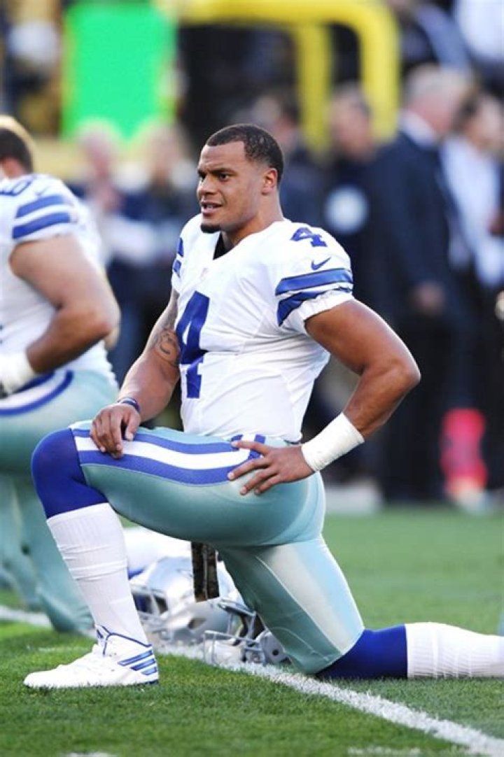 Photos Of The NFL Quarterback & Dallas Cowboys Sensation – Hollywood Life