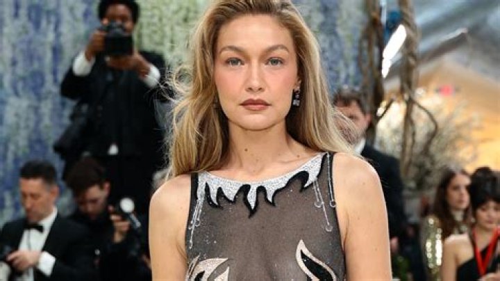 [PICS] Gigi Hadid’s White Dress — See Her Sexy Plunging Look – Hollywood Life