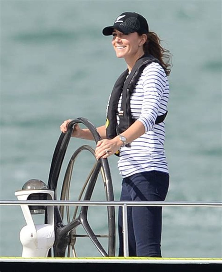 [PICS] Kate Middleton Bikini Photos — The Duchess’ Sexiest Beach Pics – Hollywood Life