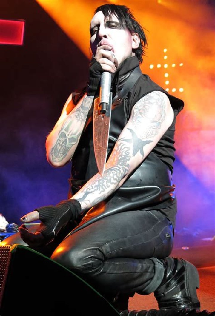 [PICS] Marilyn Manson Slits Wrists On Stage — Mocking Paris Jackson? – Hollywood Life