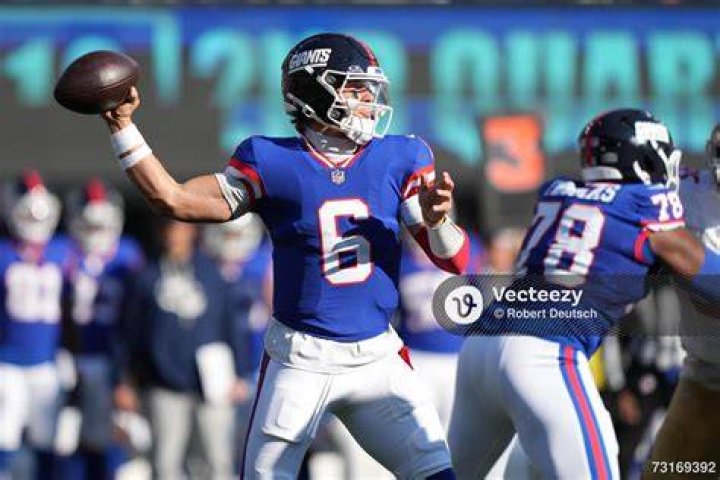 Pics Of The NFL Quarterback & New York Giants Starter – Hollywood Life