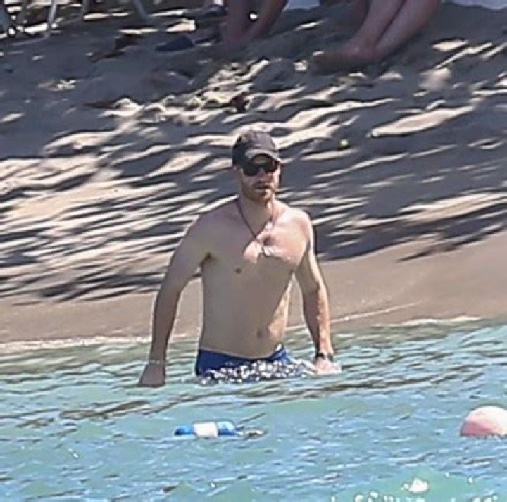 [PICS] Prince Harry Shirtless — See Royal Flaunt His Abs On Jamaican Vacation – Hollywood Life