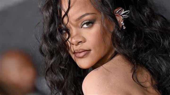 [PICS] Rihanna’s Racy Beach Pics in String Bikini — See Her Hot Vacation Photos – Hollywood Life