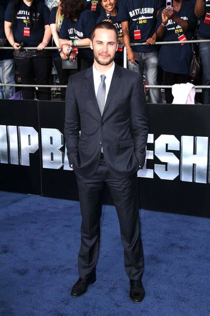 [PICS] Taylor Kitsch – Hollywood Life